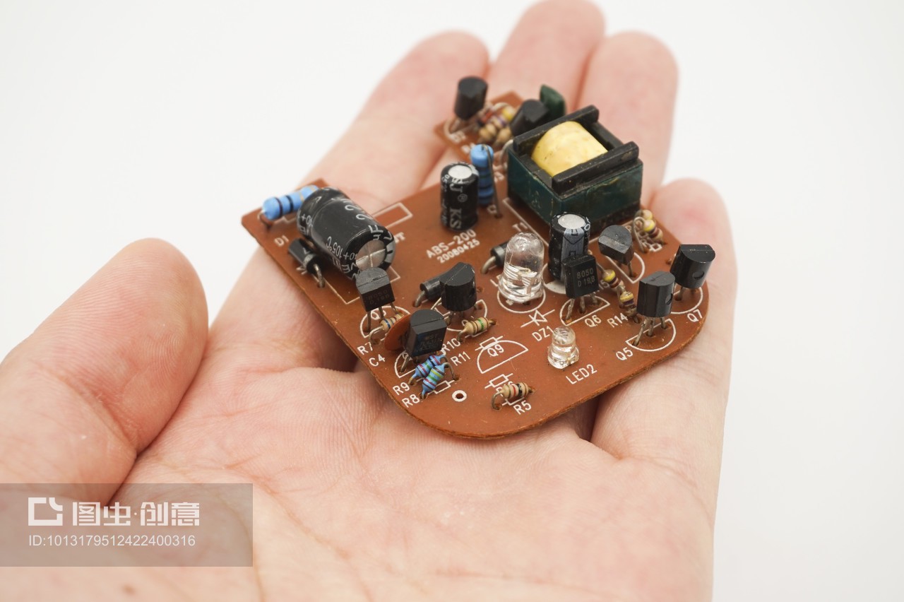 集成电路板特写 PCB电路板的微观世界与工艺之美